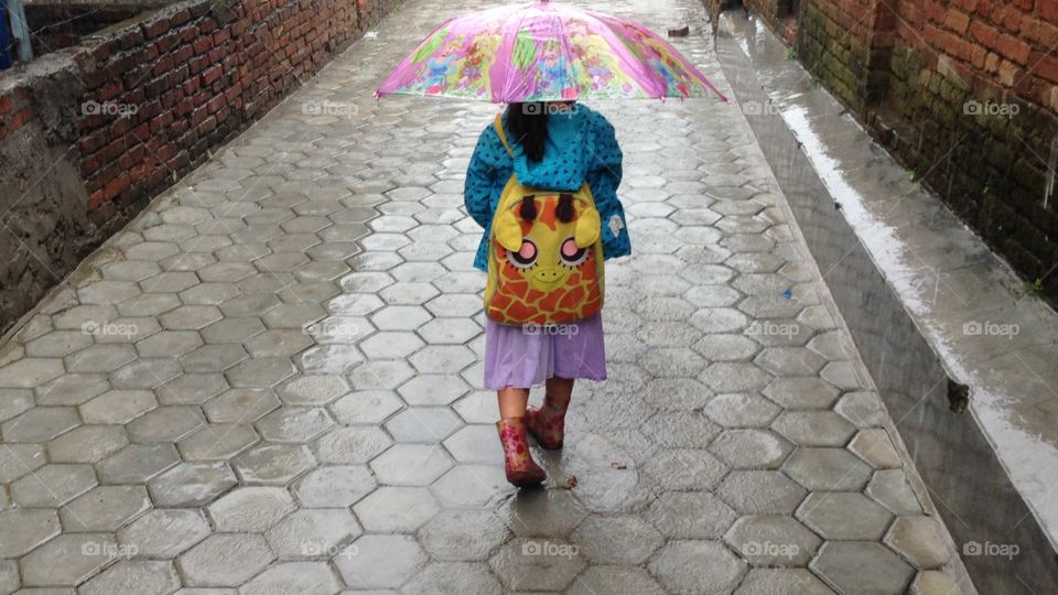 Child walking under the rainning 