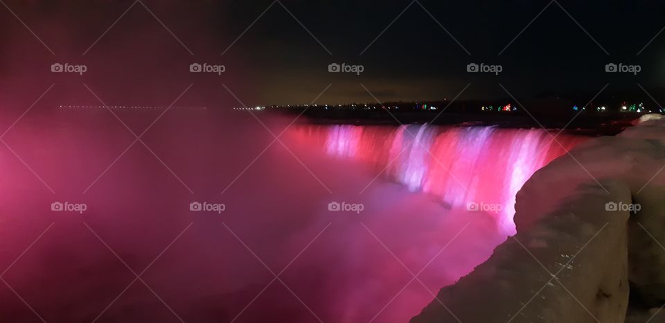 Niagra falls at night