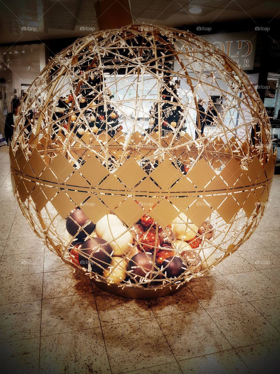 Big Bauble in Shopping Mall