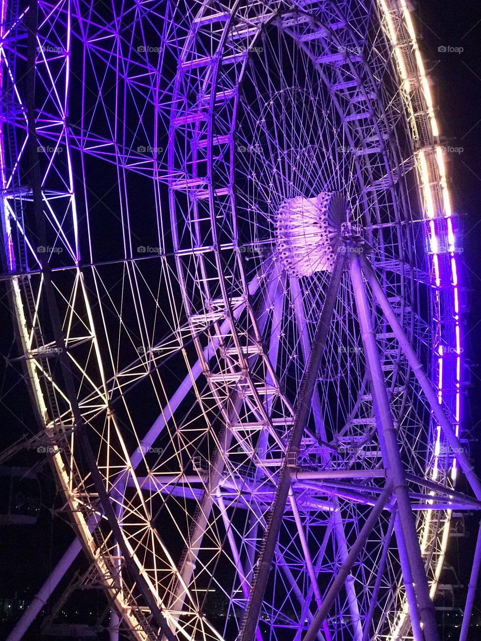 .odnalrO ni detacol tneduts FCU nA  .asleS yb kcilC Follow me @Selsa.Notes, @Selsa.Clicks, or @Selsa.Quotes.  The Orlando Eye.  Bought by CocaCola, July 28, 2016.  Was a business investment to be able to observe the city from the ferris wheel that stands 400 feet high.  It spins at a very slow rate and cost $25 to ride. Total of 75 photos in this album of the Coca Cola eye.  The colors displayed on the daily basis is red & white representing classic coke.  Green every once in a while for the sugar cane coke.  Then the rainbow colors sadly represent the Pulse shooting victims and the solid blue is for the law enforcement officers killed in the line of duty.  Officer Baxter and Sgt. Howard.  Rest in Heavenly Peace. 
