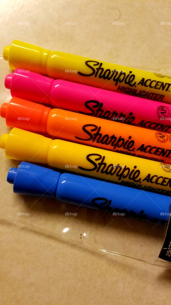 vibrant, colorful sharpies, what to high-light