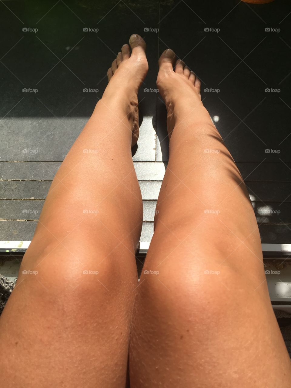 Sun bath legs balcony 