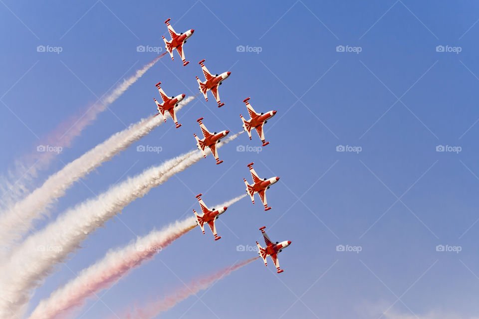 Frozen motion in the sky, airplanes formation