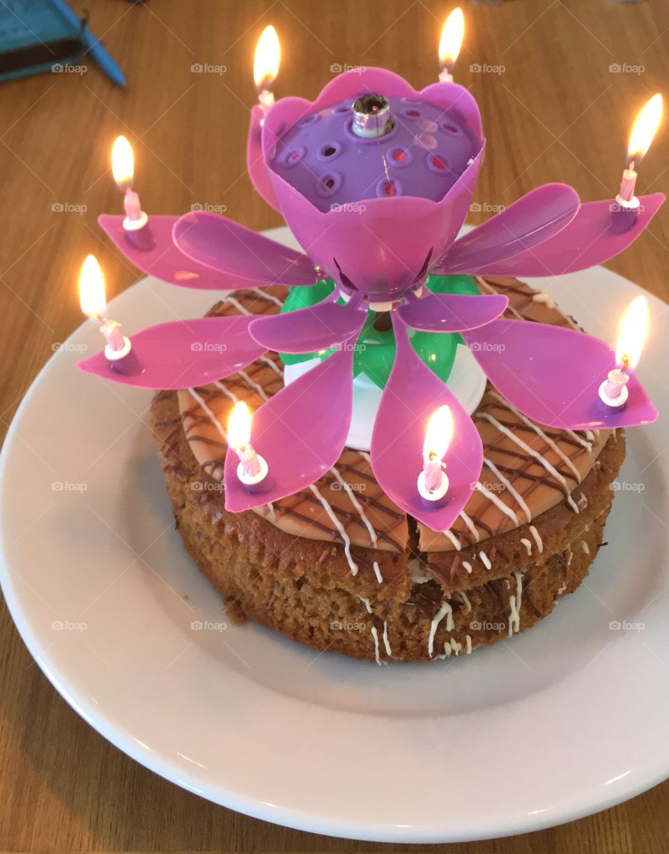 Flower candle open on cake 