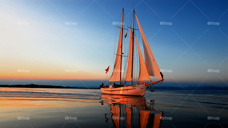 Boat sailing on beautifull water