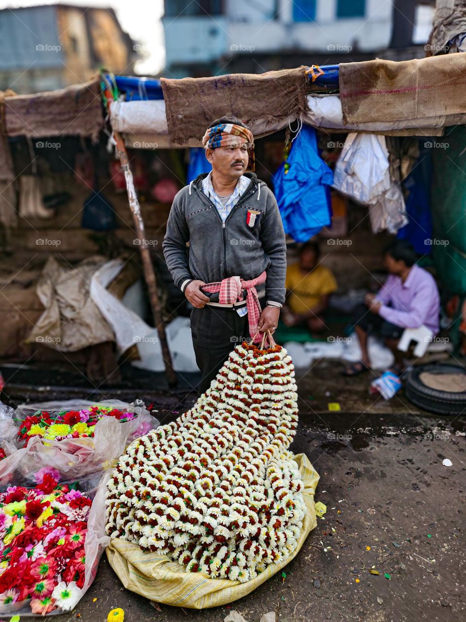 Struggle for living, Selling flowers, Daily life