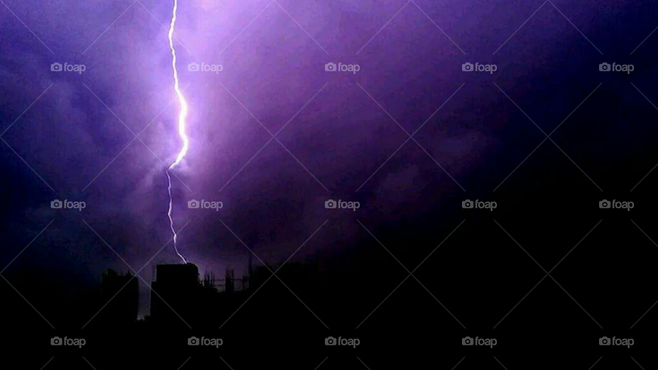 The Bolt. One thunderous evening in Kolkata,India..this beauty appears😍