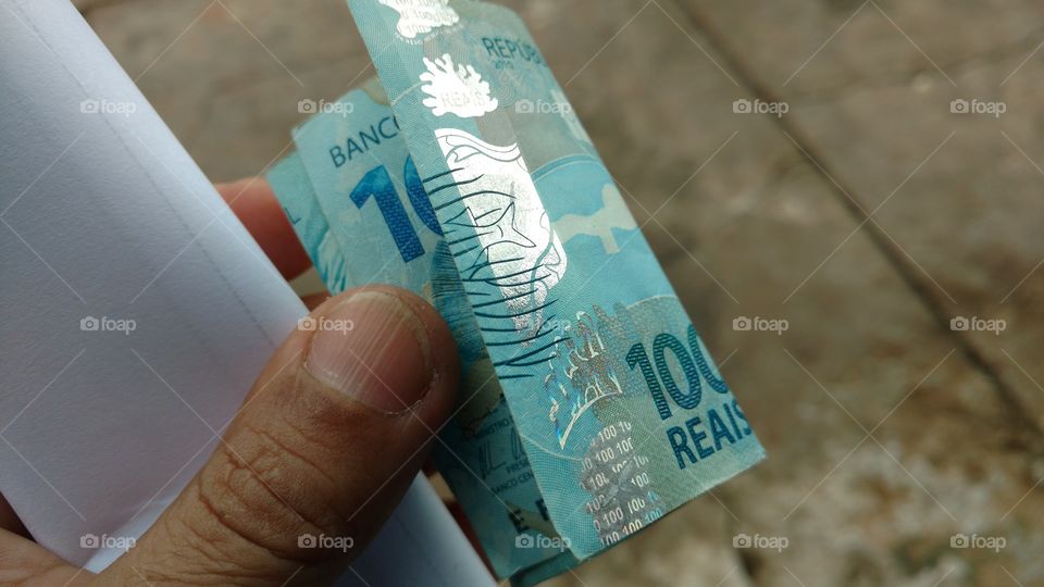 Dinheiro novo. Cédula de $100,00.