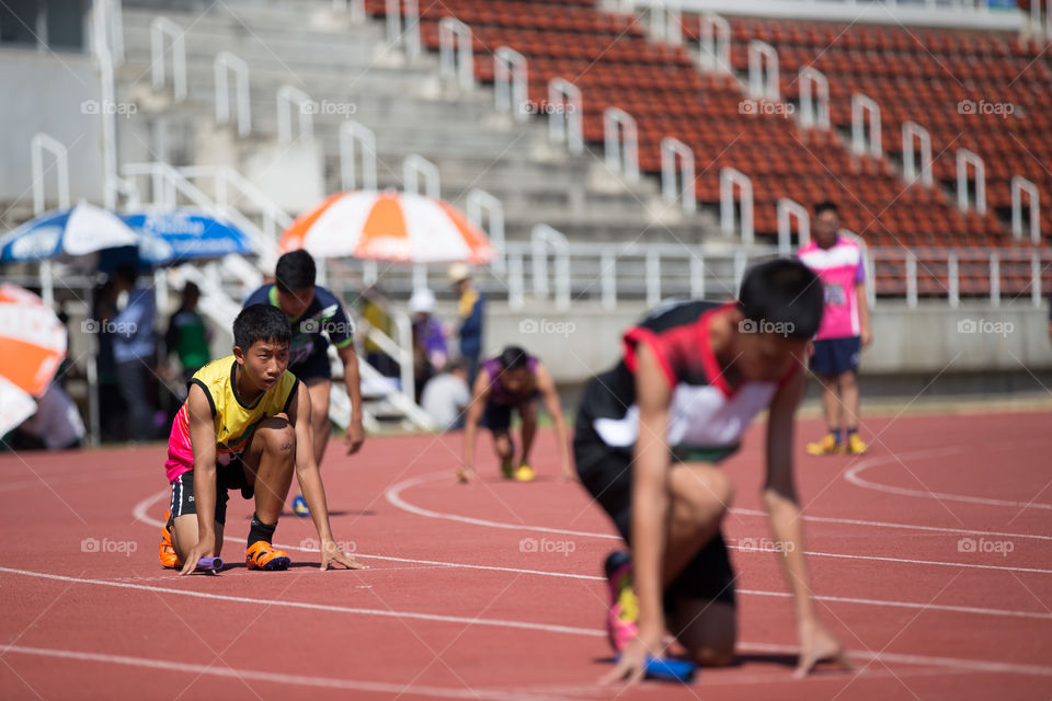 Athletic athlete in the track for the race