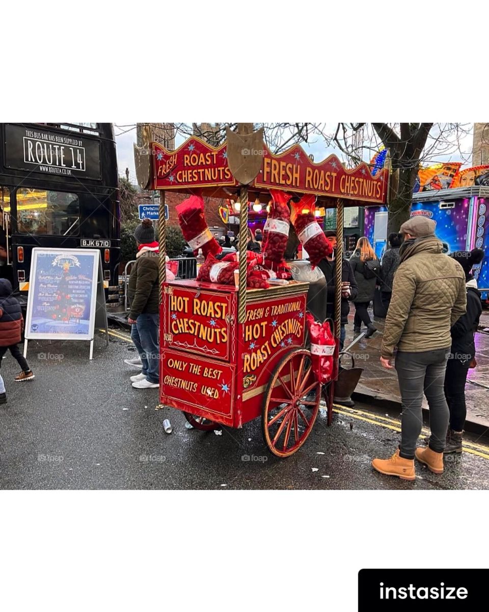 Hot roasted chestnuts 