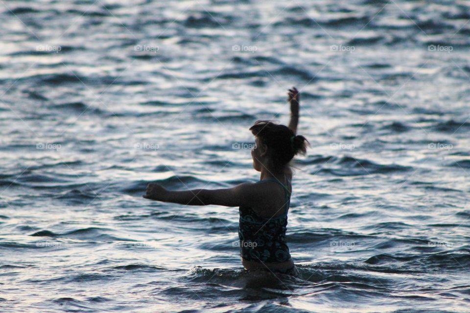 Staying in shape physically & mentally means dancing! My kids love to dance & as the sun was setting they danced in the water & on the beach! The sheer delight on their faces was so beautiful to see and filled my heart with joy! ❤️