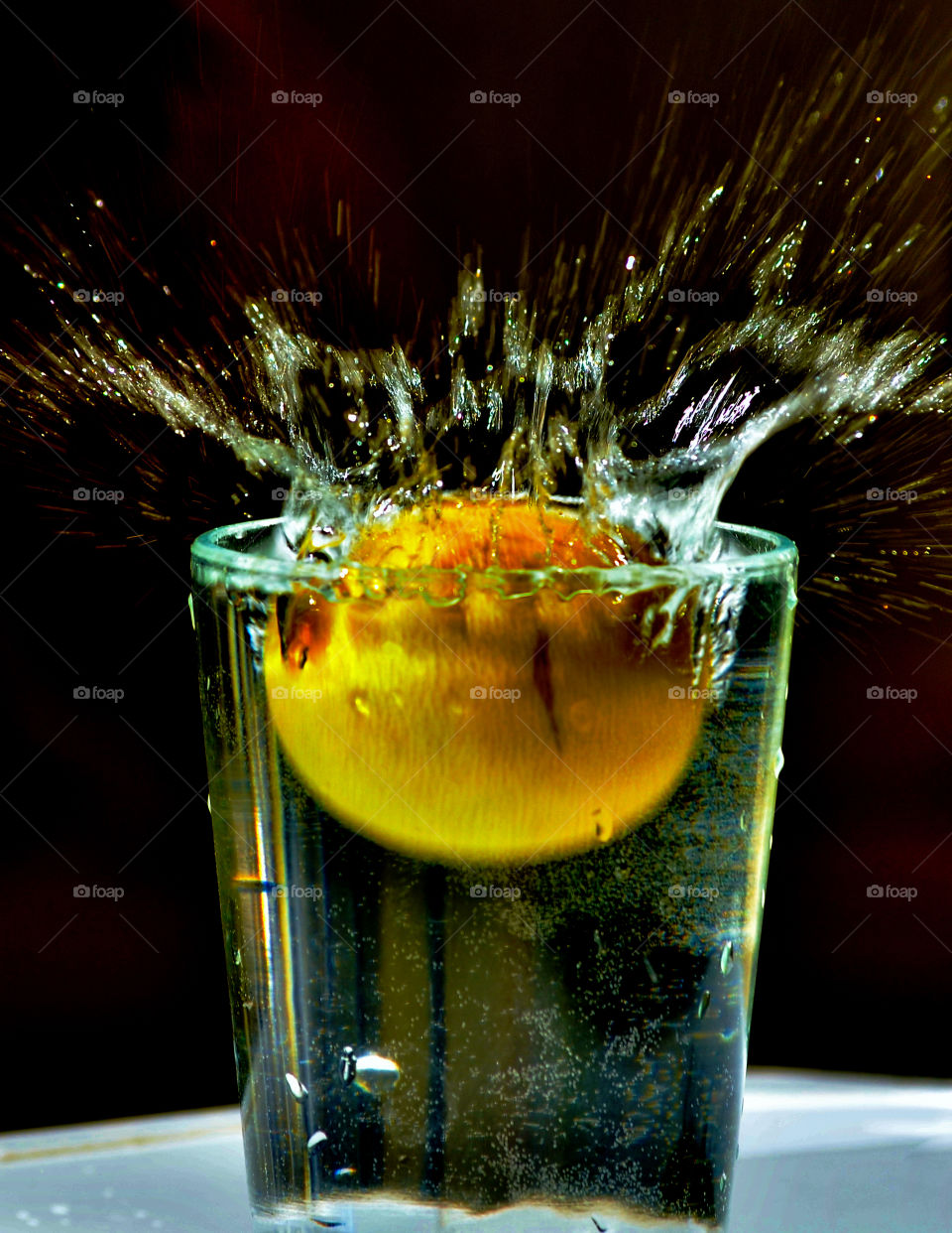 Lemon in the glass of water