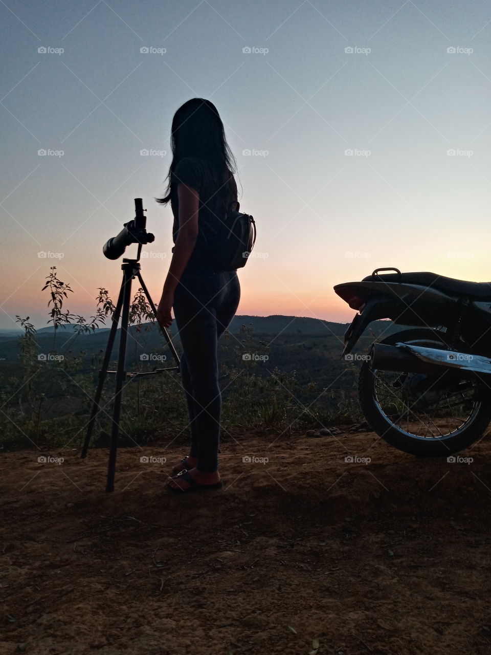 finalzinho de tarde um por do sol e um telescópio...😍