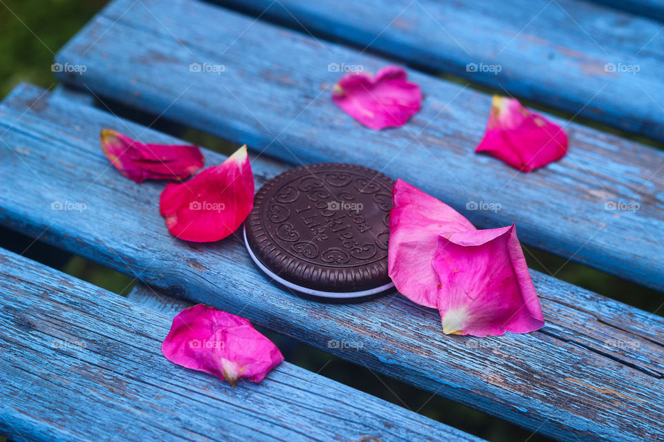 blue wood rose petals