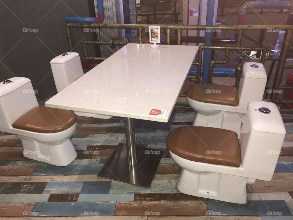 The Toilet Restaurant - 乐多港欧莱在昌平区 Being really out there is northwest Beijing at the Fun City outlet mall and Marriott hotel