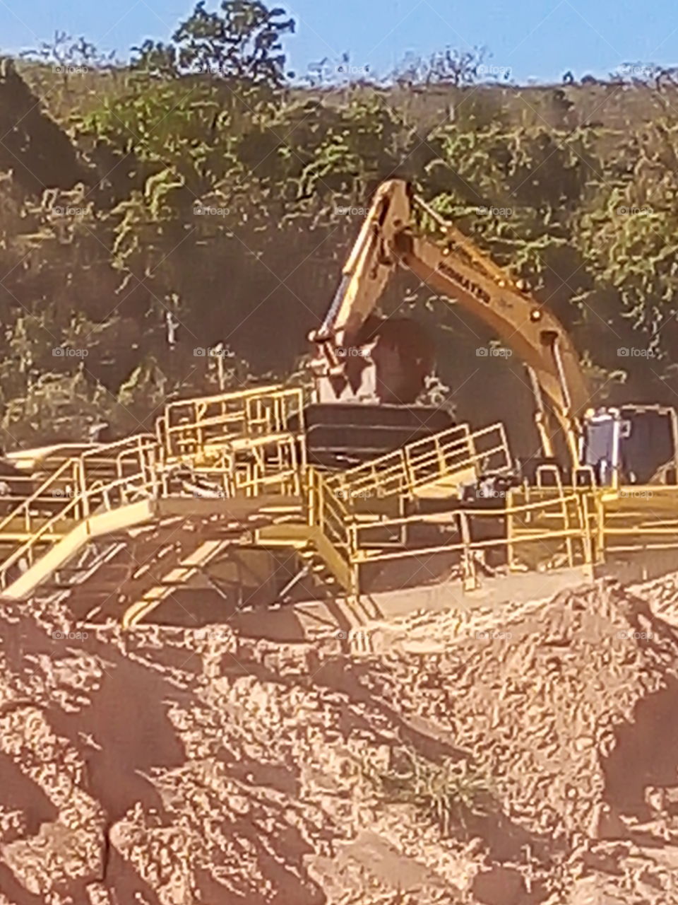 trator em carregamento