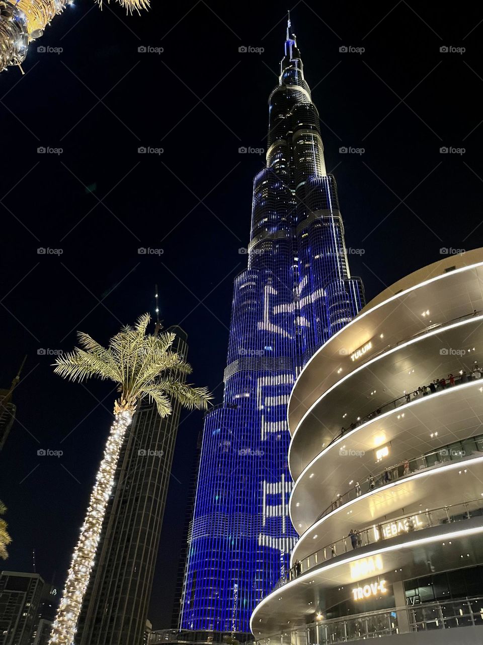 Burj Khalifa illuminated at night 
