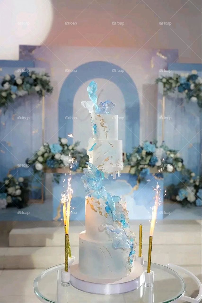 A very beautiful picture, and there is no better picture than it. There is no better picture of green herbs and colorful, red and white roses than it. Glory be to God, the natural and picturesque view, and there is no more