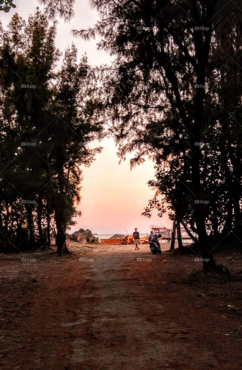 Say goodbye to the beach of the seaside island at dusk, when I looked back, I also found this beautiful landscape. had a wonderful memory.