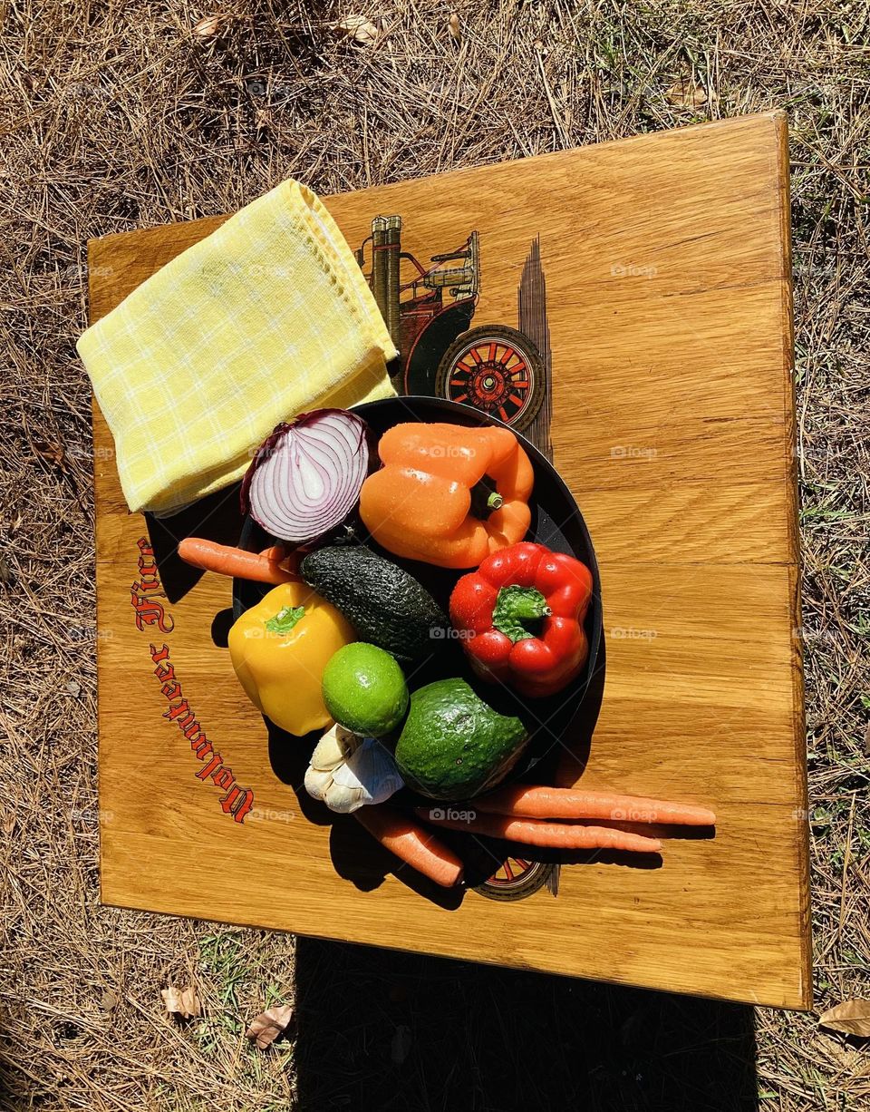 Verduras variadas para hacer una buena ensalada o sopa 