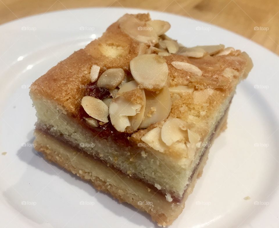 Raspberry and almond cake - Costa