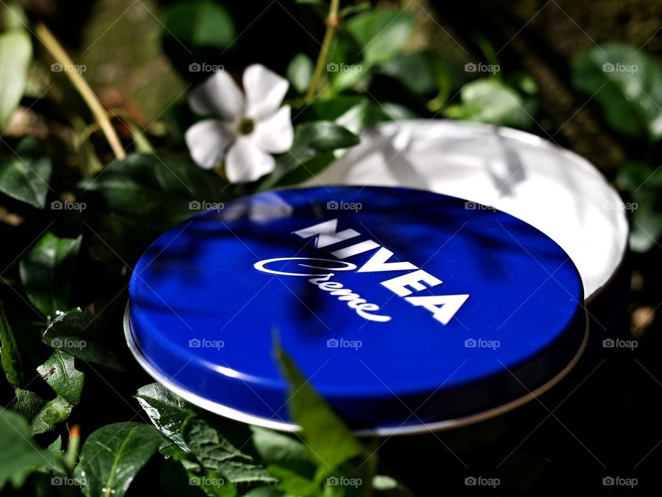 Nivea Creme protects