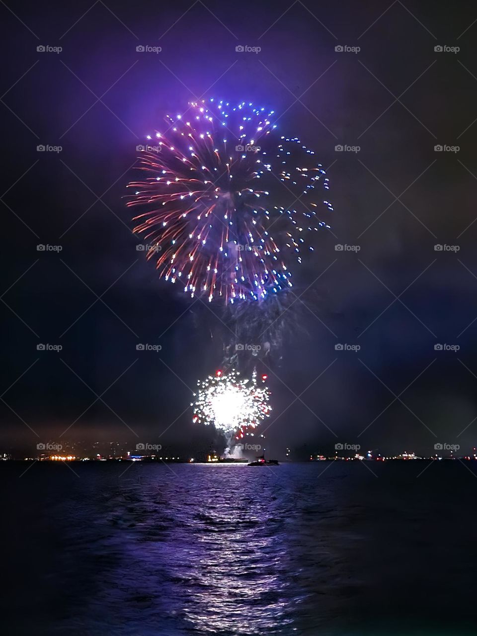 fourth of July fireworks viewed from the Marina Green in San Francisco 2023 on the  San Francisco Bay