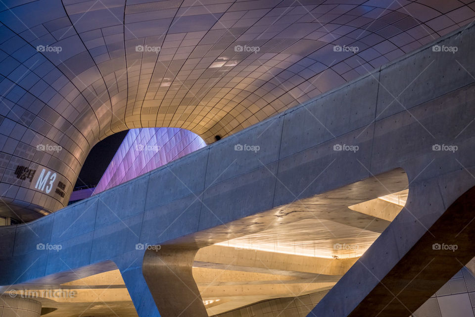 So I have swooned, I didn’t even try to stop myself. While we didn’t touch, I did look hard and long. Dongdaemun Design Plaza is Seoul, South Korea. I think that I may not be the only one to take a pic. Zaha Hadid Architects