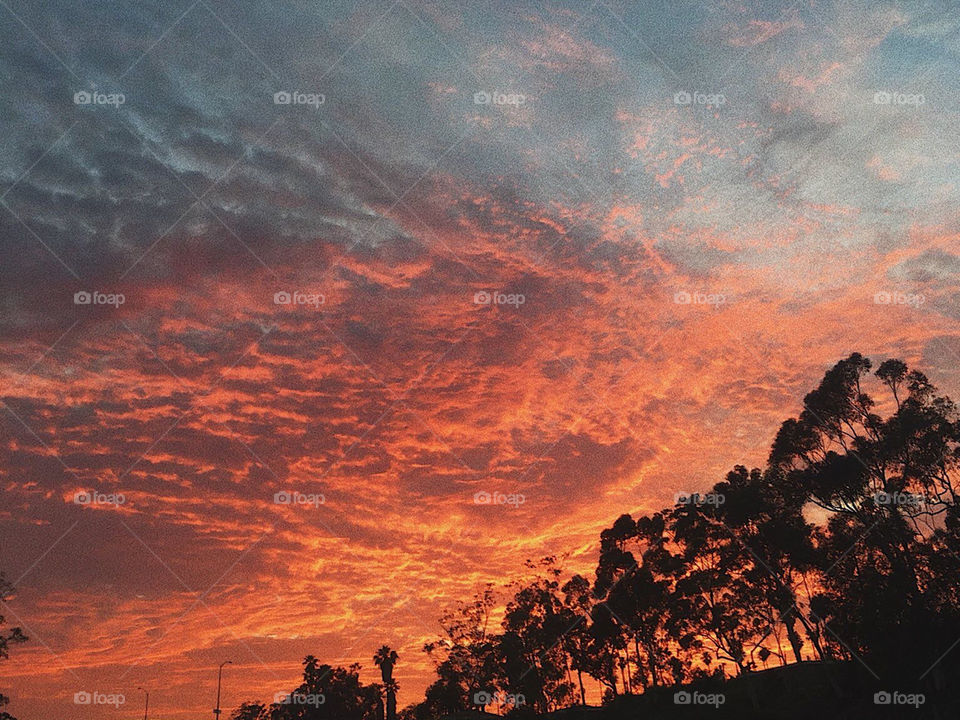 Another relaxing sunset picture, this time with the motorway and cars in shot adding to the calm atmosphere🤩
