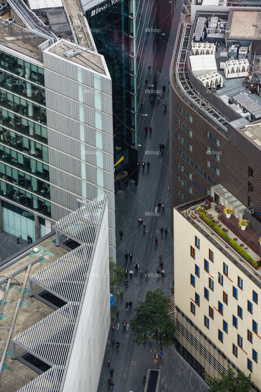 Overview of a street in the heart of london.