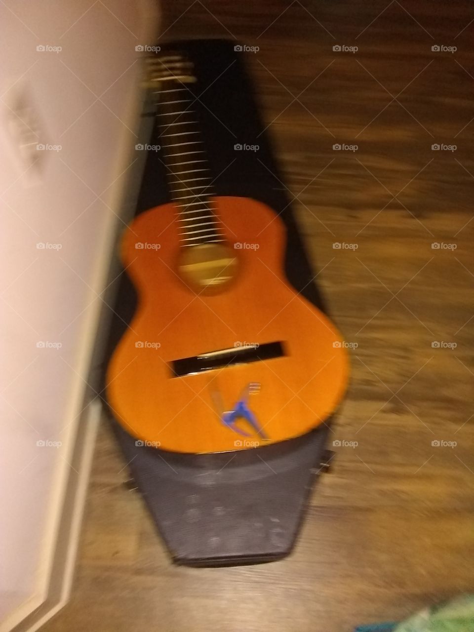 Guitar, acoustic, board strings