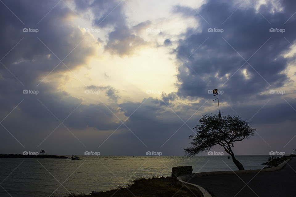 The sun in the morning that reflect the clouds and the sea.