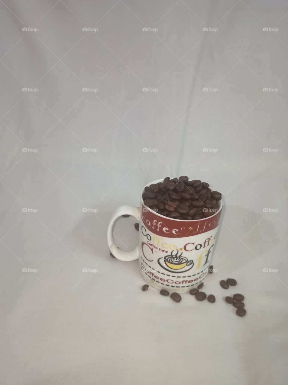 coffee beans in coffee mug to be tasted with a rich aroma