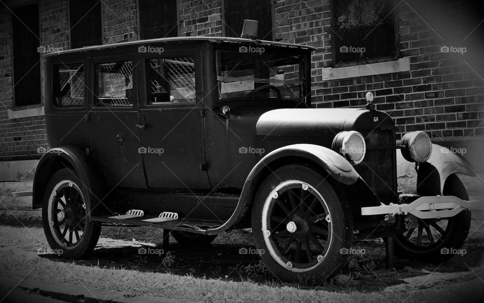 Charlie Birger Model T Ford. Charlie Birgers Ford sitting at the Franklin County Jail located in Benton, Illinois