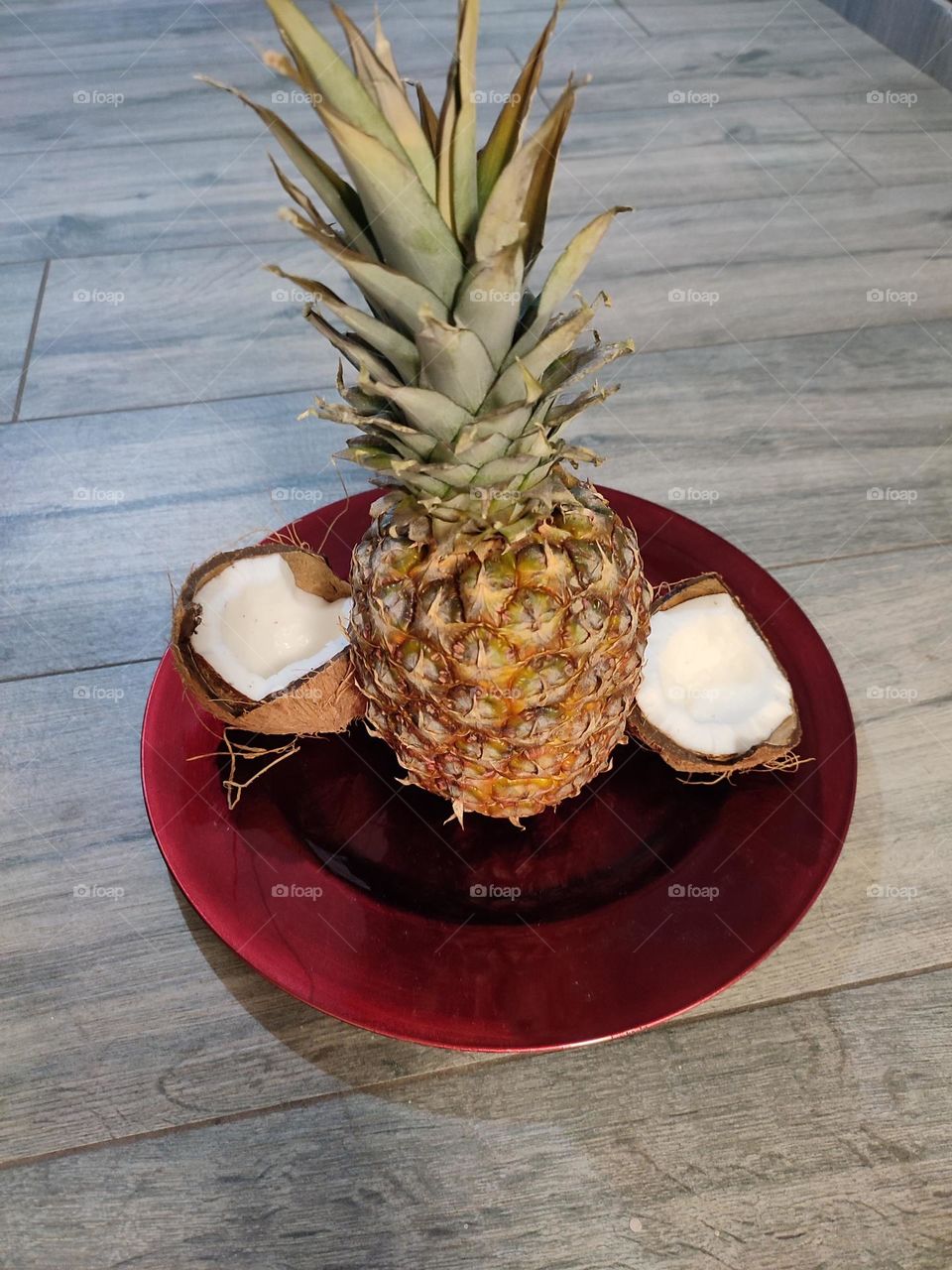 A pineapple and a coconut , colors