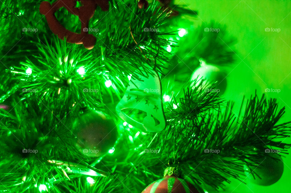 Green lights on Christmas tree 