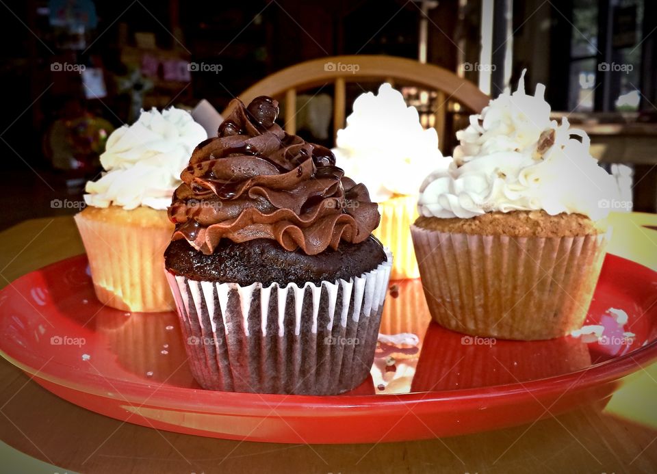 Hey, Cupcake!. Cake tasting.