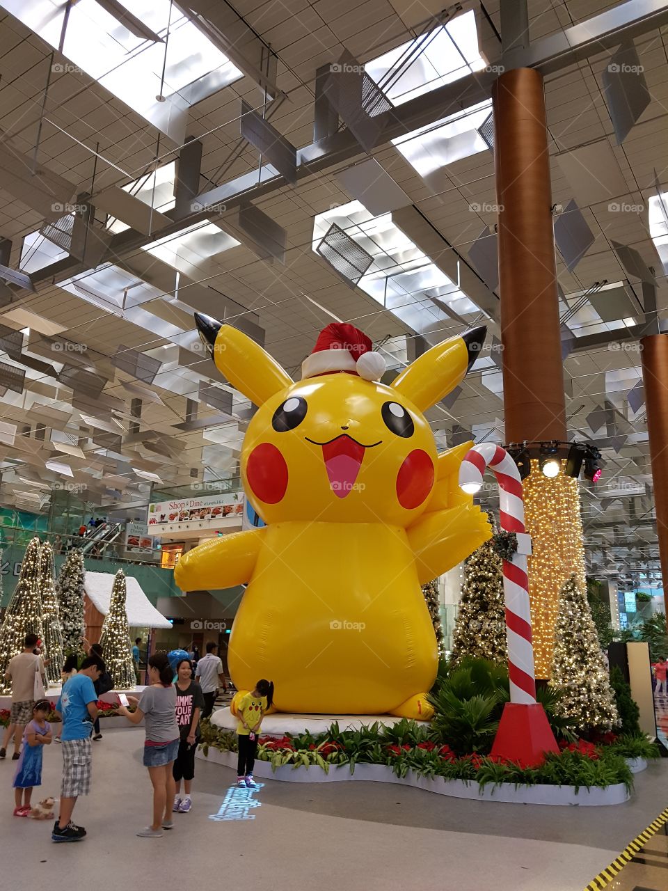 giant chritsmas pikachu pokemon
