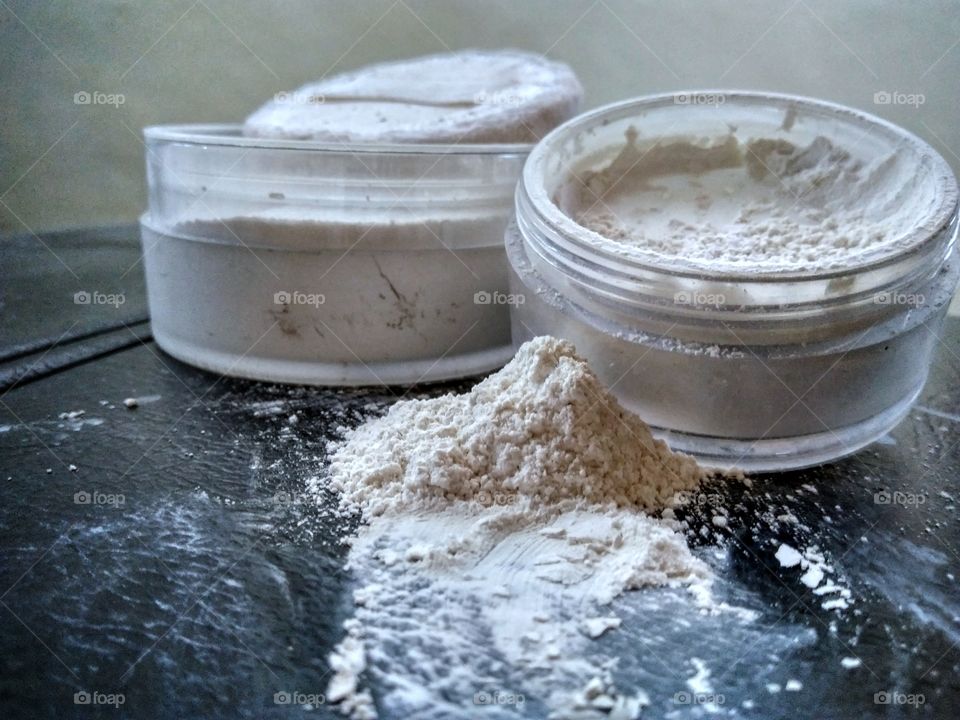 loose powder texture