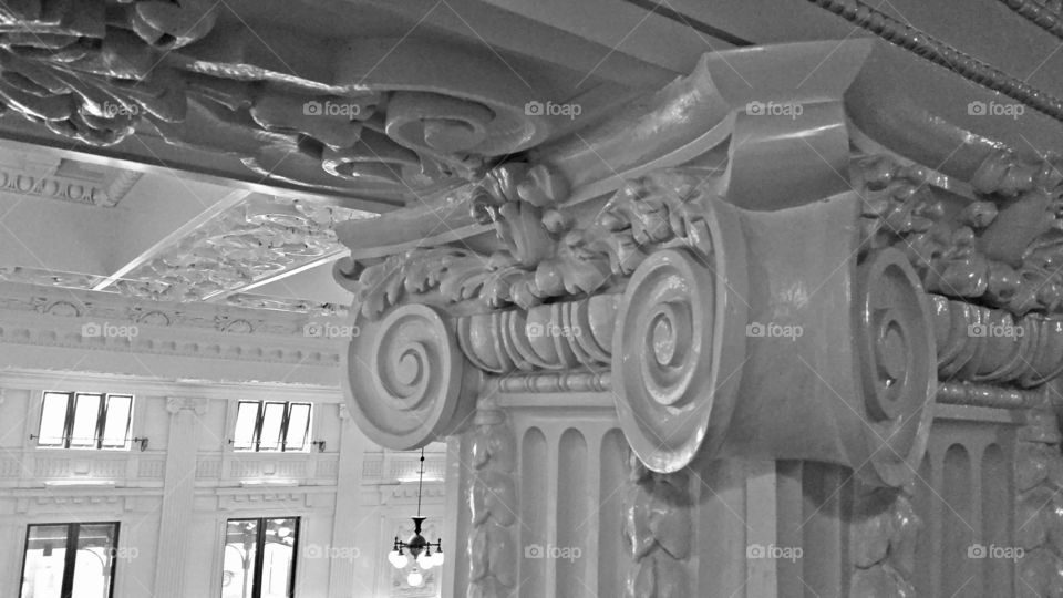 architectural columns in a train station