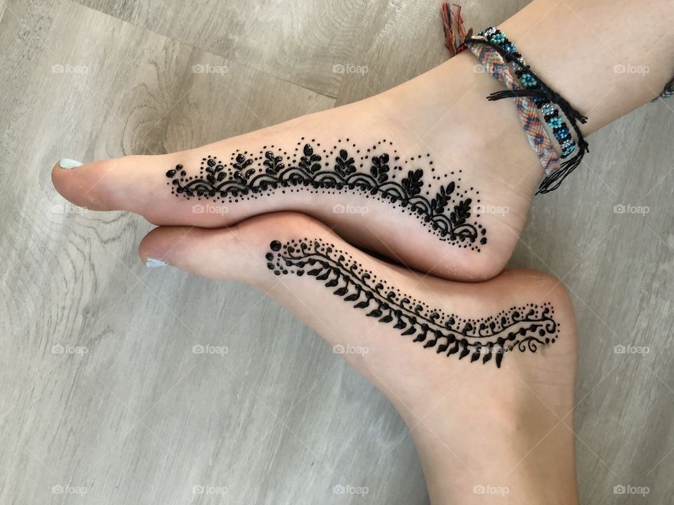 Feet henna