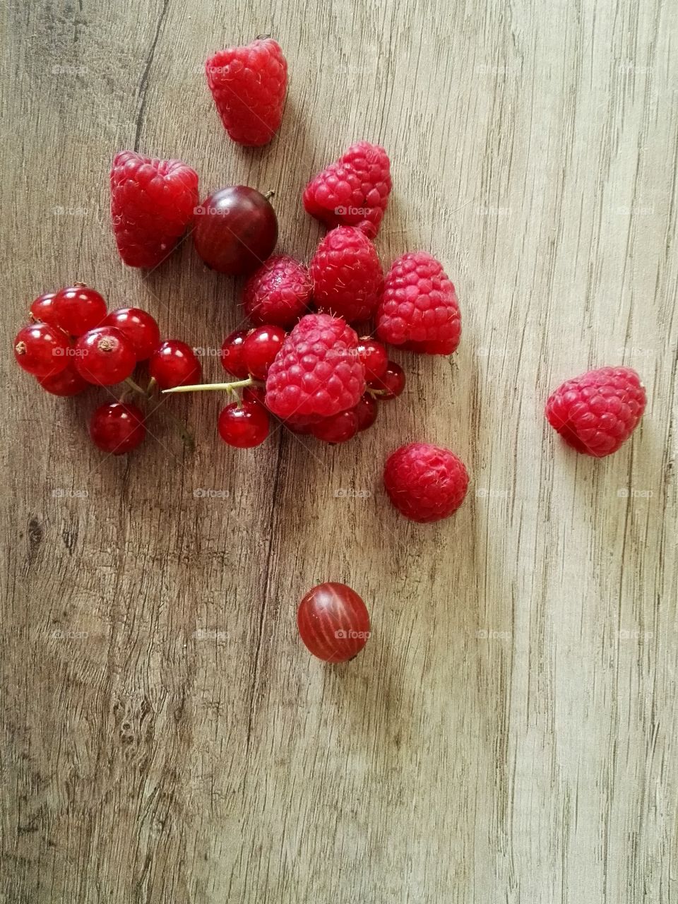 berries on wooden table