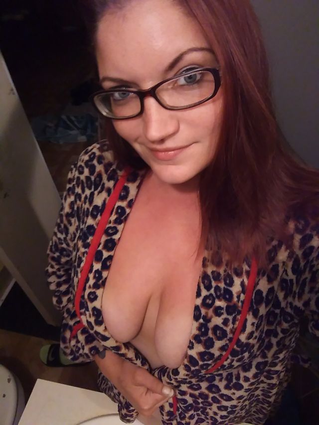 Bath robe seduction selfie