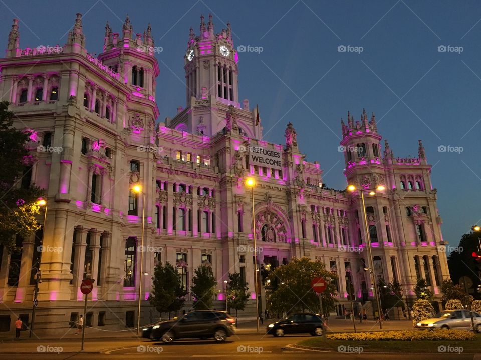 The city of Madrid extends its welcome to refugees through a sign at the Palacio de Cibeles, a neo-classical landmark of the city and now the seat of the city council. #Cibeles #Neo-Classical #Madrid 