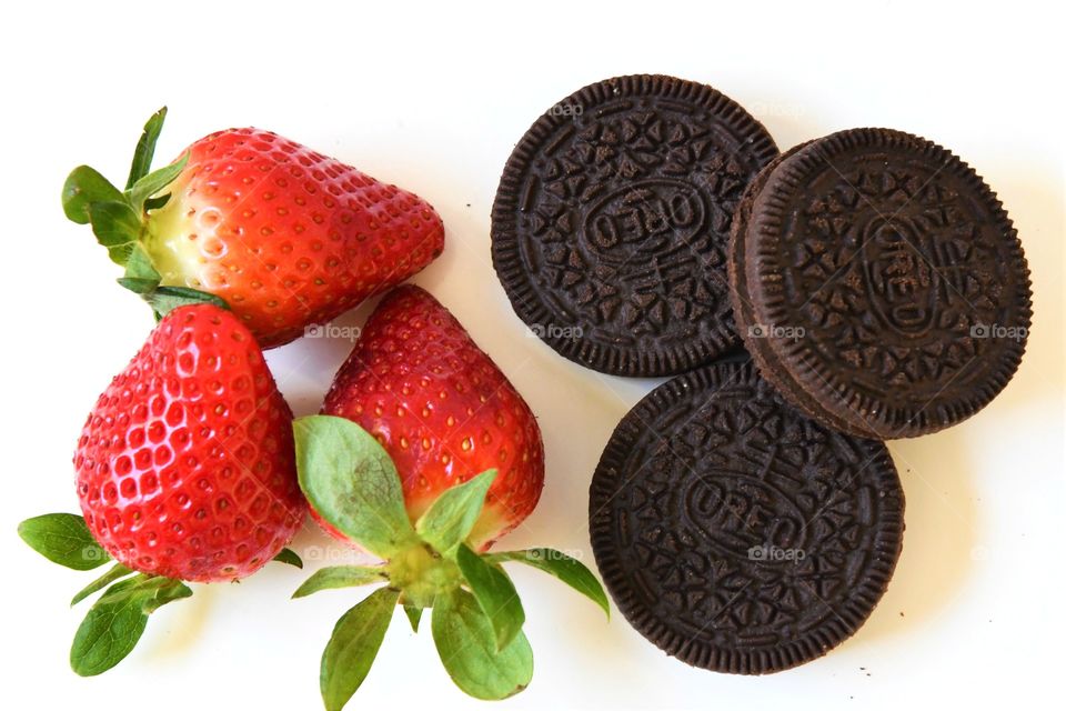 Oreo cookies with strawberries