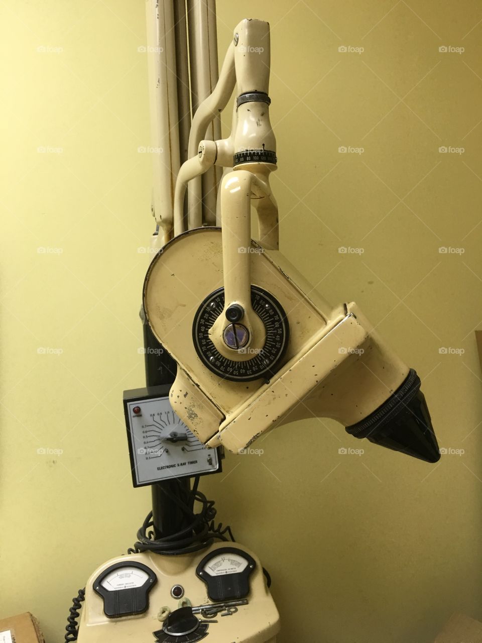 Old dental X-ray machine 