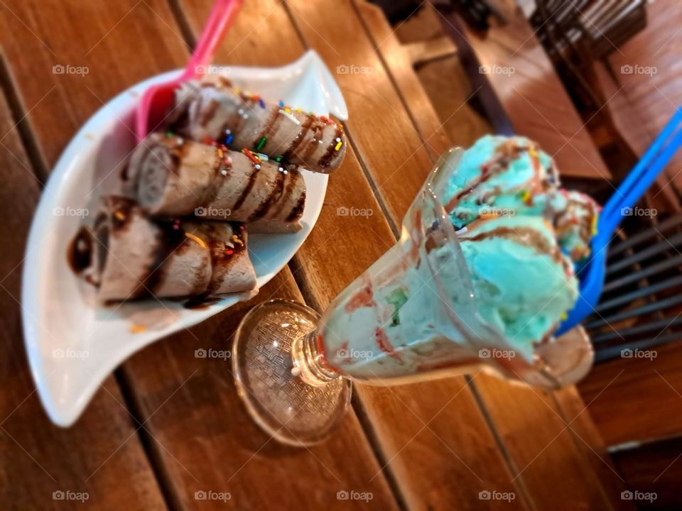 Enjoy evening with ice cream