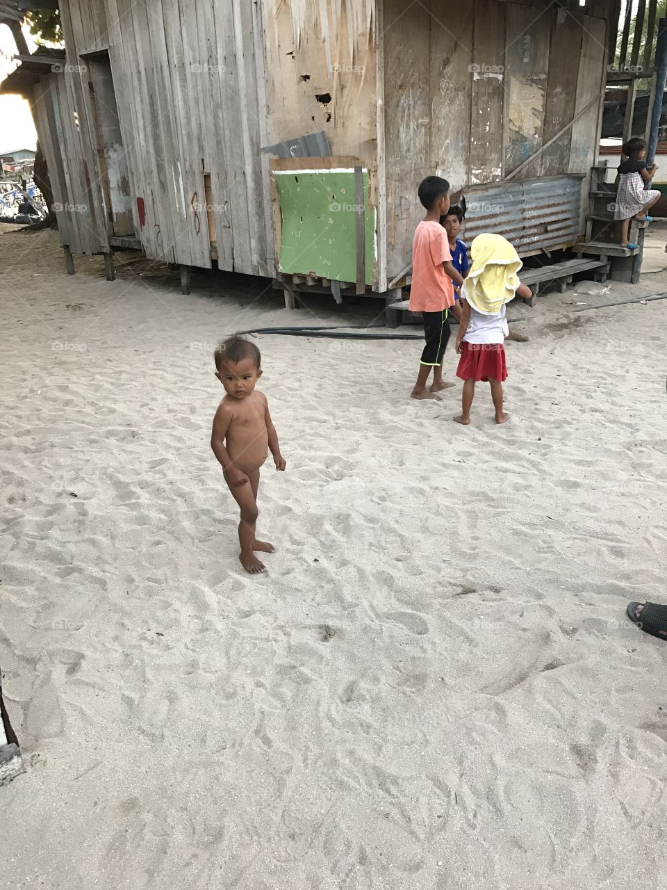 visit at orang bajau laut life at mabul island... the best picture i took... pure kids that naver know about the gajet world..