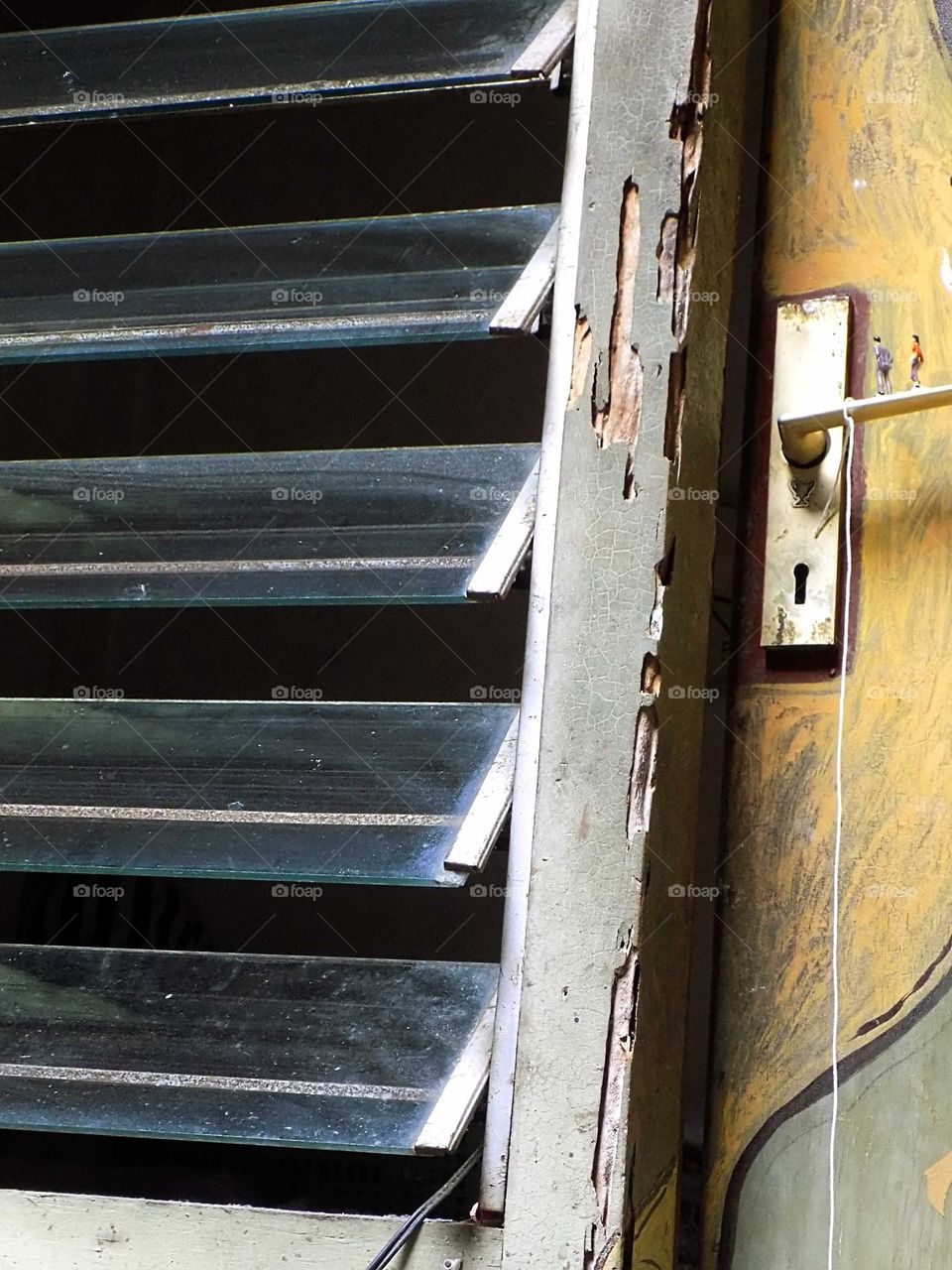 The world of Liliput, on a mission to escape the giant house