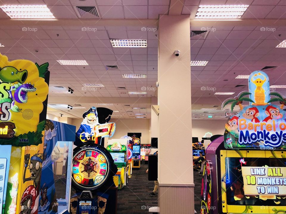 Let’s play at Chuck E Cheese!!